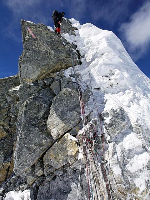Did Everest’s Hillary Step collapse in the Nepal 