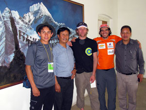 Victor (left) in Kathmandu with other members of his Manaslu expedition (Photo: Hernán Wilke)