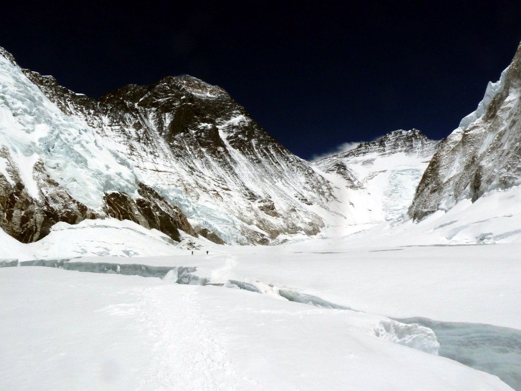 The Western Cwm with Everest and Lhotse up ahead, the scene of an extraordinary incident (Photo: Rupert Pupkin)