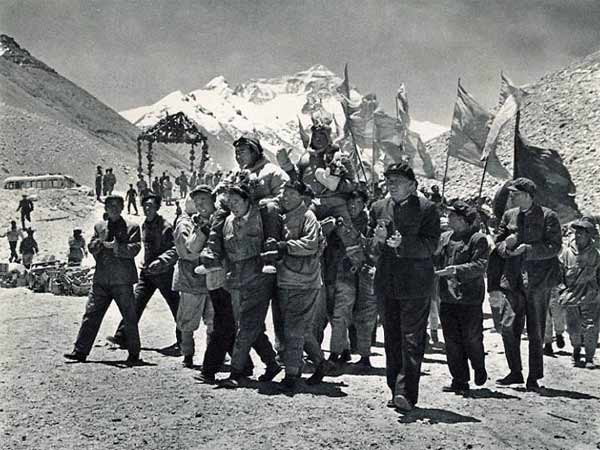 600px x 450px - Did Chinese climbers reach the summit of Everest in 1960 ...