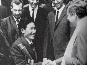 Nawang Gombu meets President Kennedy after the first American ascent of Everest in 1963 (Photo: Norman Dyhrenfurth)